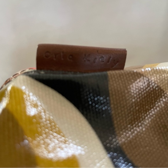 Orla Kiely classic multi-stem print midi crossbody bag with adjustable strap - Picture 16 of 16